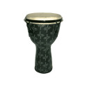 Djembe de 12? construído en fibra. Color gris claro y decorado con motivos abstractos