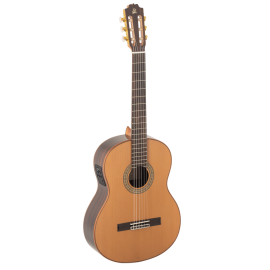 GUITARRA CLÁSICA ADMIRA A10 ELECTRIFICADA CON FISHMAN SERIE ARTESANÍA