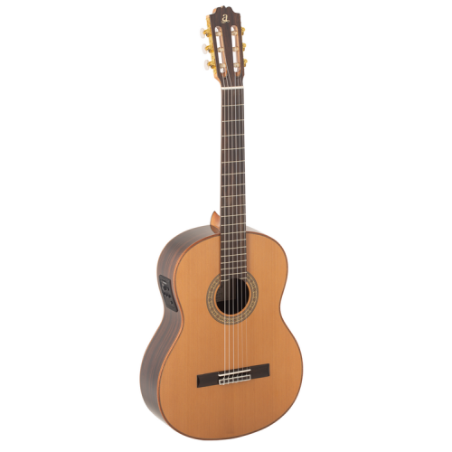 GUITARRA CLÁSICA ADMIRA A10 ELECTRIFICADA CON FISHMAN SERIE ARTESANÍA